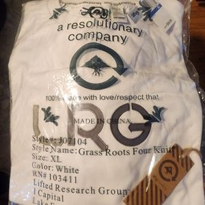Mens XL white lrg logo T